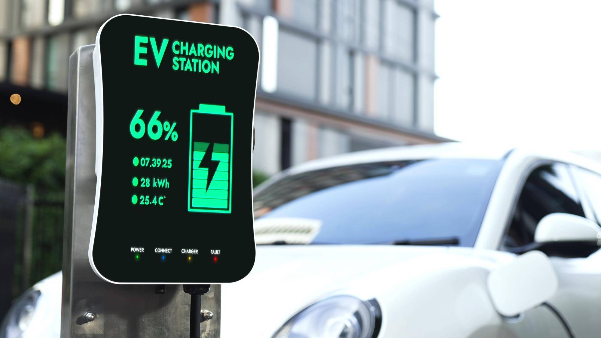 Ile kosztuje ładowanie samochodu elektrycznego i od czego to zależy?