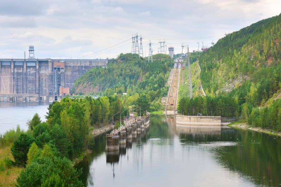 Jak działają elektrownie szczytowo pompowe w Polsce i dlaczego są ważne?