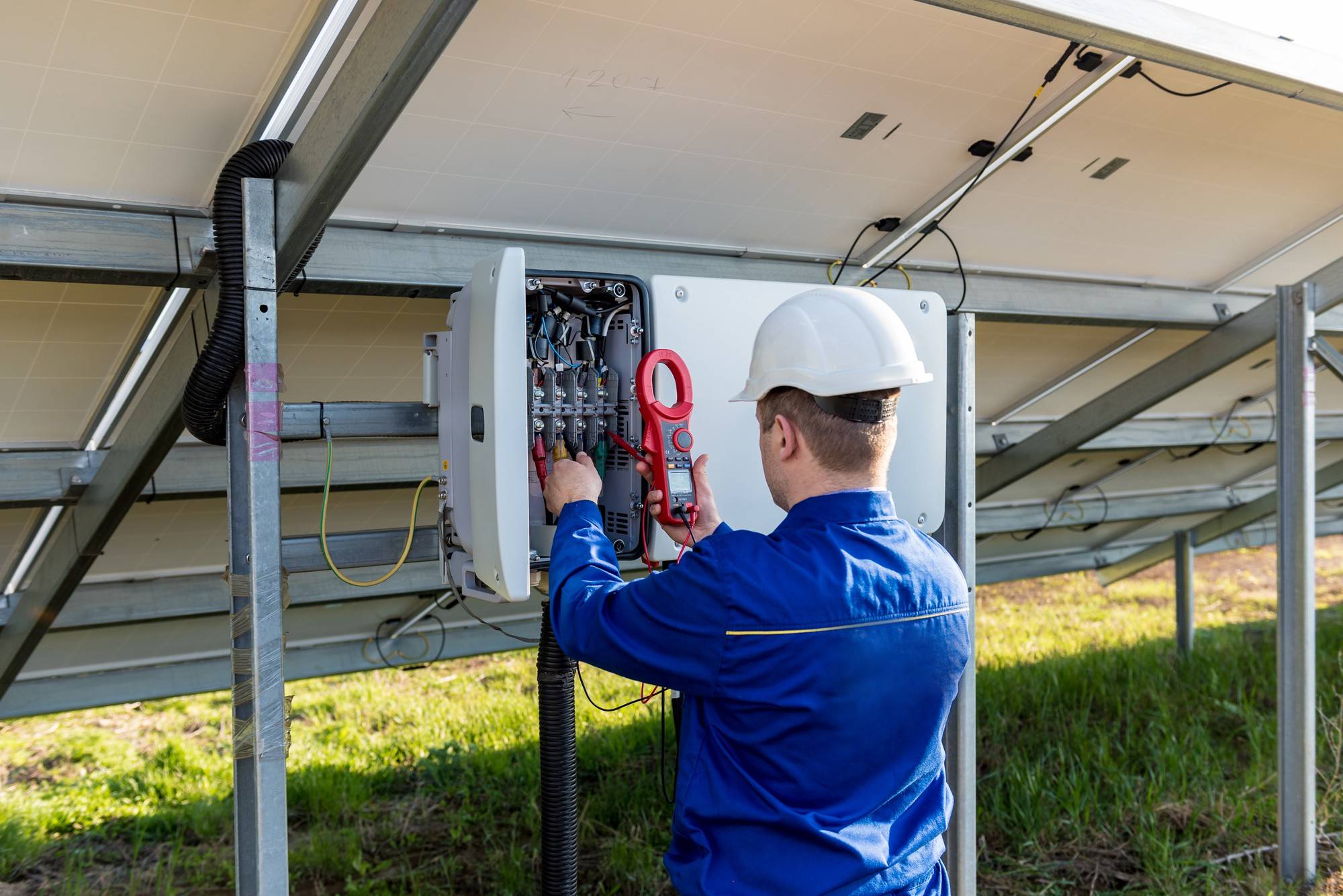 Wyłącznik ppoż w fotowoltaice a bezpieczeństwo instalacji PV